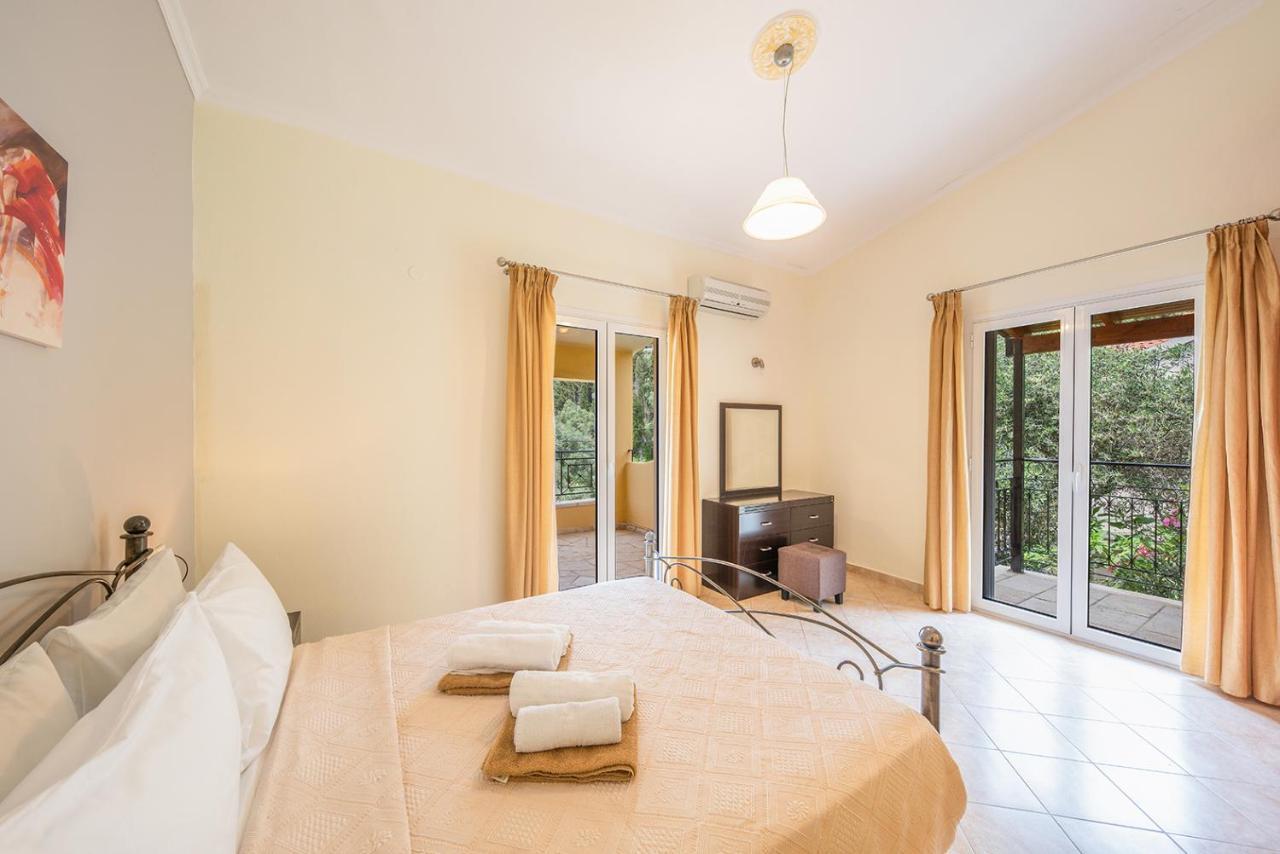 Villa Christina Nisaki  Luaran gambar